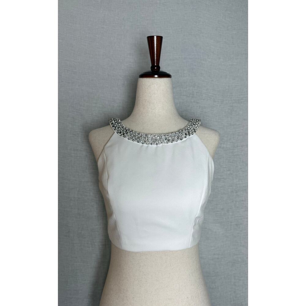 Vintage Y2K Cache White Crop Rhinestone/Pearl Embellished Choker Neck Top
Size 2